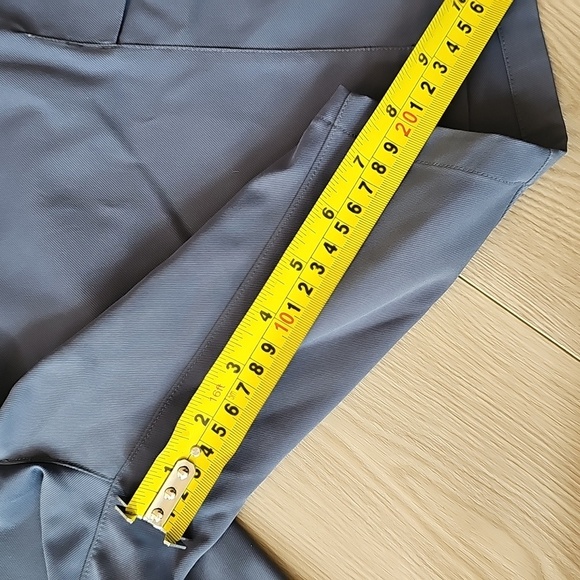 2021 Lululemon Utility Cargo Shorts 8" Inseam, Size 34 - Picture 9 of 16